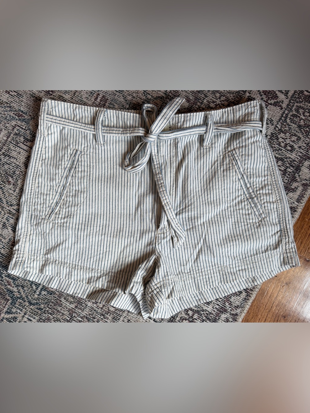 American Eagle Blue White Striped Tie Waist Shorts Women’s Size 6 100% Cotton
